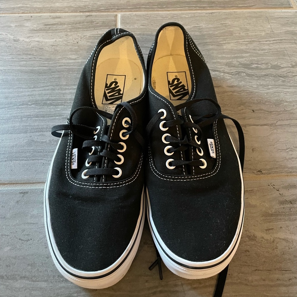 Vans Authentic, 9.5, black w/ white sole